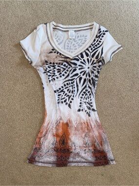 Women's Short Sleeve V-Neck Tee in White and Rust Floral Print